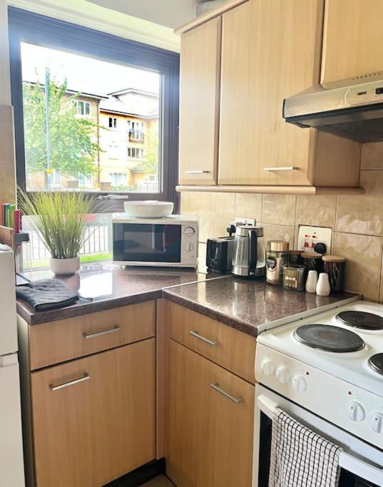 Gorgeous Flat 10 Min Walk To Stadium Free Parking Лондон Екстериор снимка