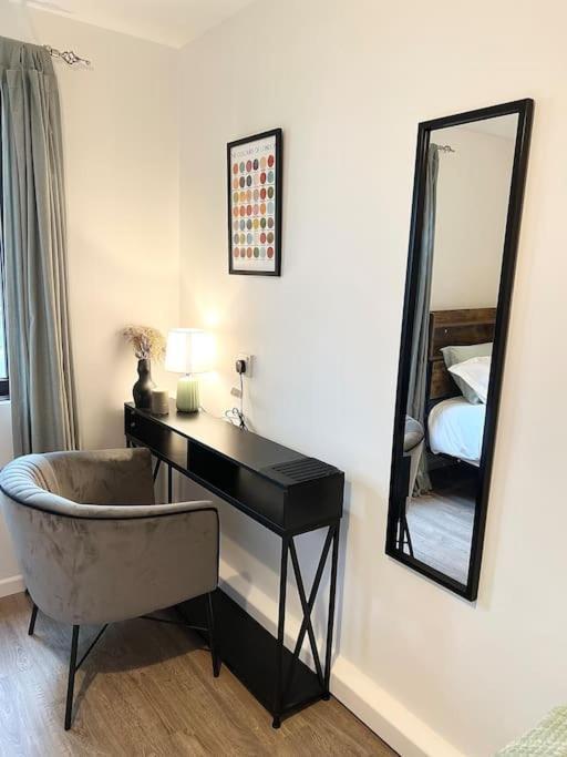Gorgeous Flat 10 Min Walk To Stadium Free Parking Лондон Екстериор снимка