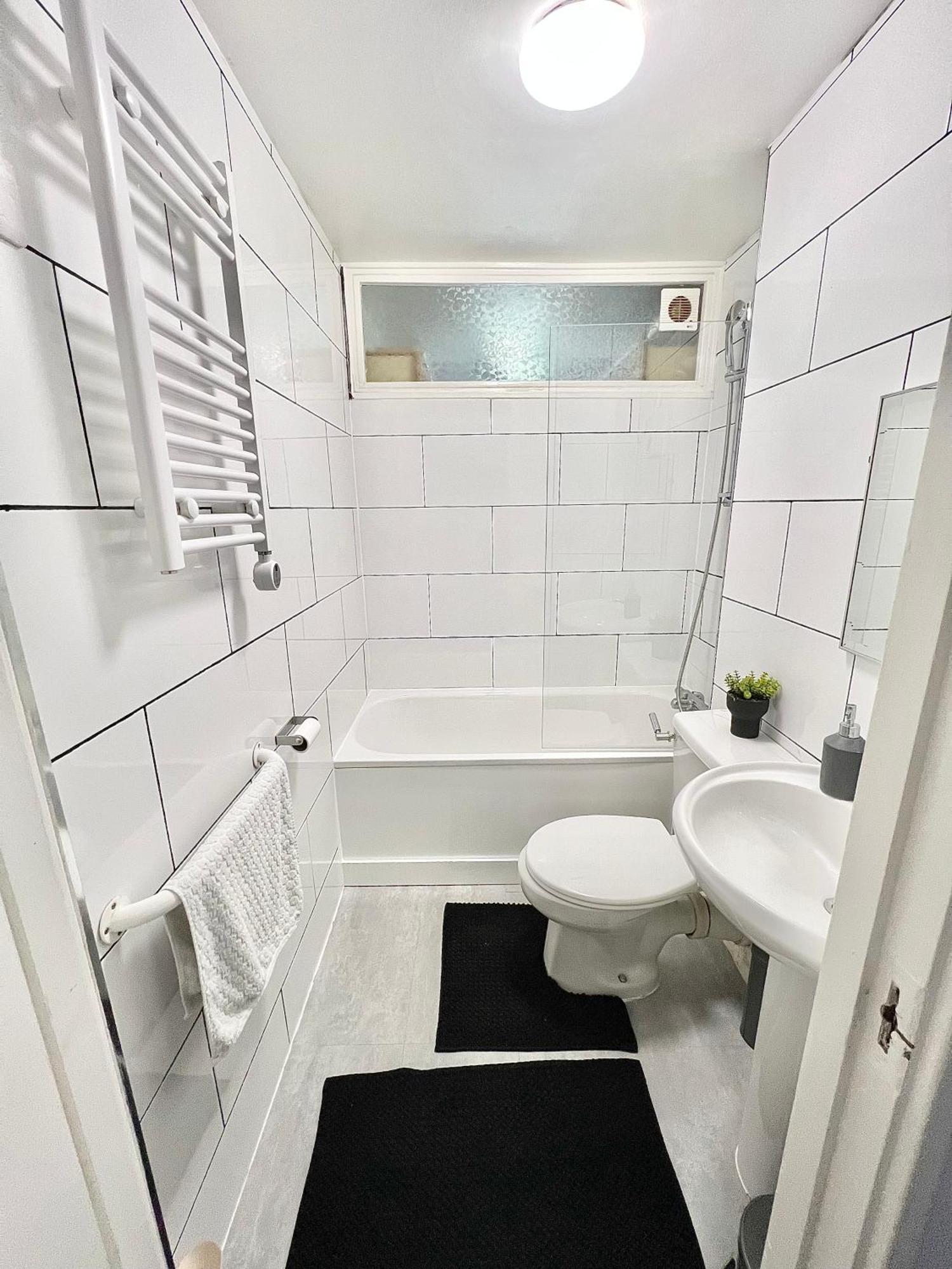Gorgeous Flat 10 Min Walk To Stadium Free Parking Лондон Екстериор снимка